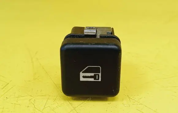 BMW 5 E39 Central locking switch button 8360828