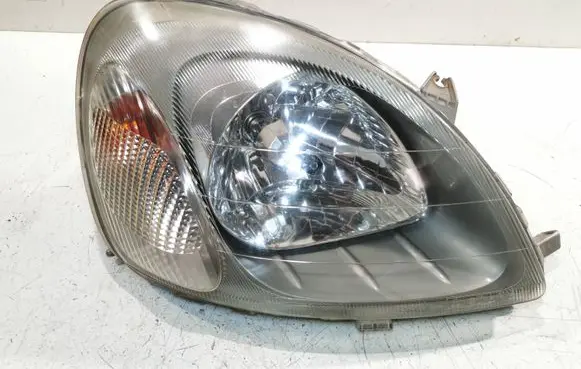 Toyota Yaris Headlight/headlamp