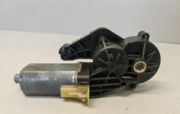 Mercedes-Benz ML W166 Seat adjustment motor 826649984 6004RA3117