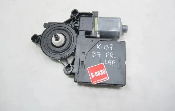 Volkswagen PASSAT B7 Front door window regulator motor 3C0959792C 918434110 BRF0017242