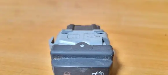 Renault Laguna II Central locking switch button 28082
