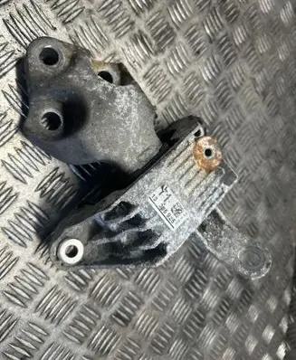 Engine mount bracket