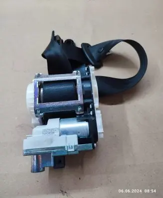 Jaguar XJ X351 Front seatbelt