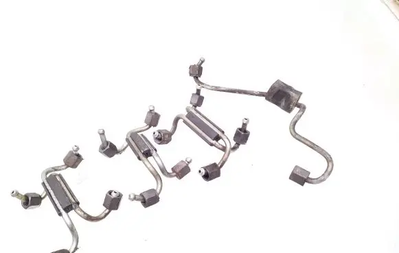 BMW 5 E39 Fuel injector supply line/pipe 