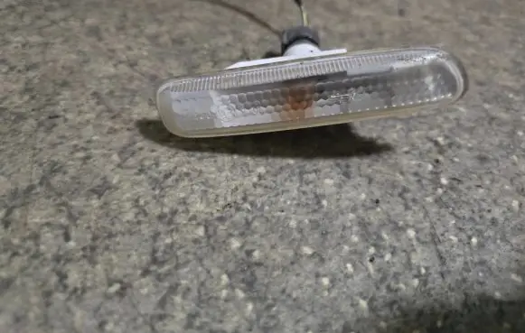 BMW 3 E46 Front fender indicator light 63132228591