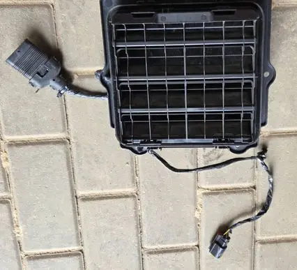 Jeep Grand Cherokee WL Quarter panel pressure vent 68542779AA