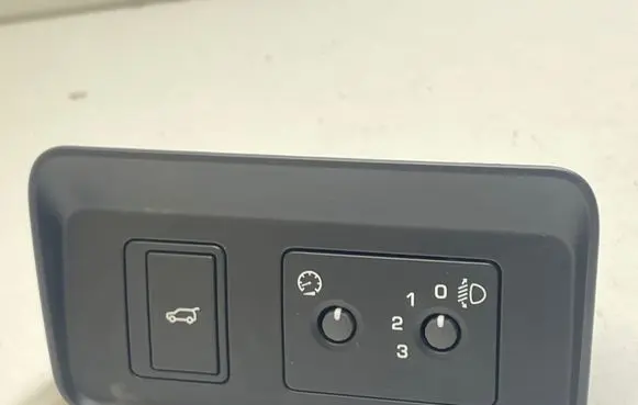 Land Rover Discovery Sport Tailgate opening switch FK7211654AC