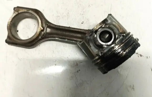 Citroen C4 Grand Picasso Piston with connecting rod 