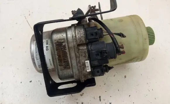 Volkswagen Polo IV 9N3 Power steering pump TRW6Q0423156AB