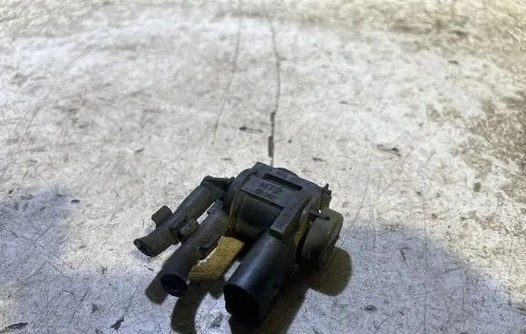 Skoda Octavia Mk1 (1U) Turbo solenoid valve 1J0906283C