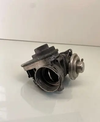 Volkswagen Touran I Throttle valve 038128063G 038129637D