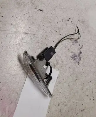 Front fender indicator light