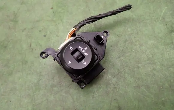 Hyundai i30 Wing mirror switch