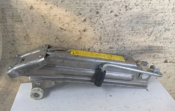 Audi A6 S6 C6 4F Lift Jack 4F0011031
