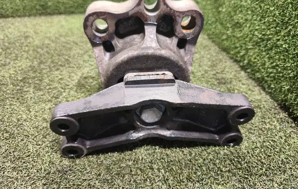 Ford Transit Custom Engine mount bracket BK216F012AD BK216F012A