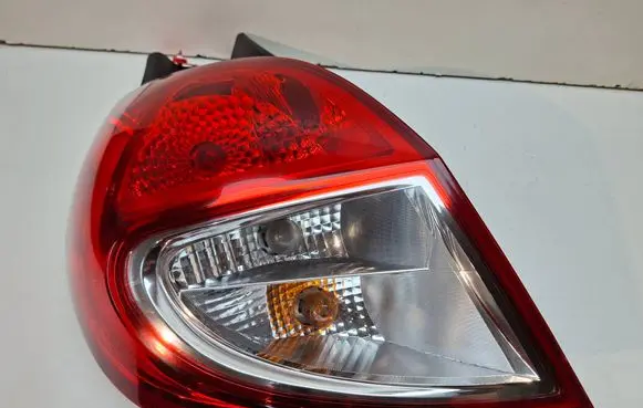 Renault Clio III Rear/tail lights S27639738 8200886944