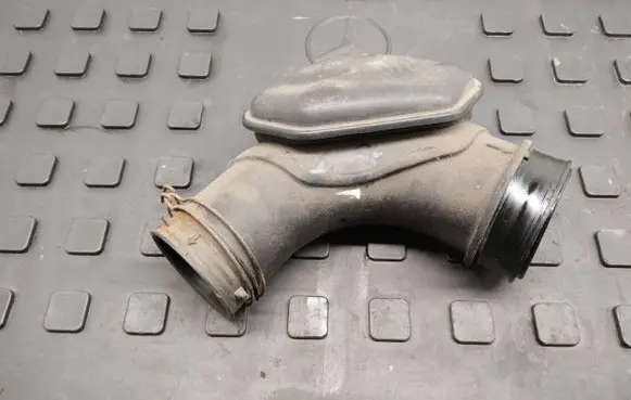 KIA Sportage Intake resonator 281922y300