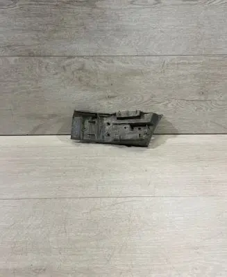 Front bumper mounting bracket