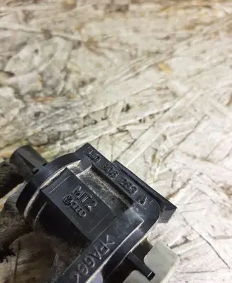 Audi A4 S4 B6 8E 8H Turbo solenoid valve 1J0906283A