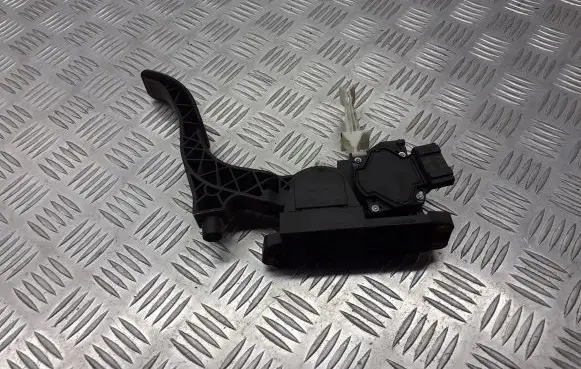 Volkswagen Golf IV Accelerator throttle pedal 1J1721503K