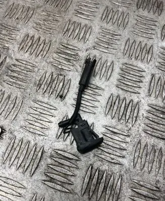 BMW 1 E81 E87 Windshield washer spray nozzle 7110851