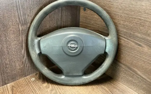 Opel Vivaro Steering wheel 555068600 91167640