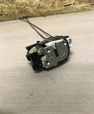 Peugeot 4007 Rear door lock
