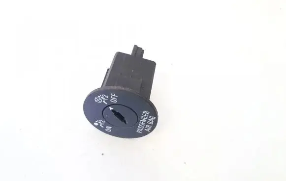 Passenger airbag on/off switch