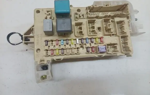 Toyota Corolla Verso AR10 Fuse box set 