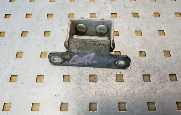 Hyundai Tucson JM Loading door upper hinge 