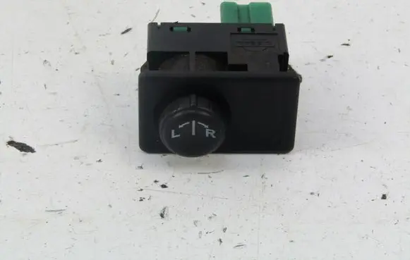 Nissan Primera Wing mirror switch 