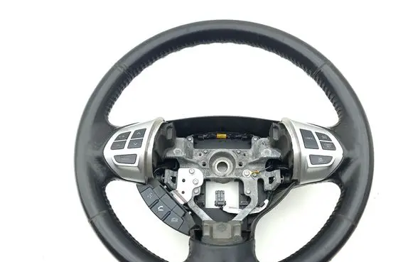 Mitsubishi Outlander Steering wheel