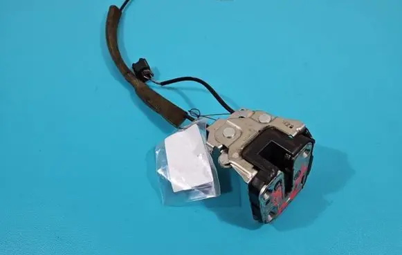 Renault Master III Rear door lock 8200661170 IMPRK1400981