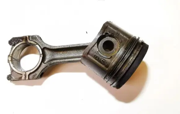 Land Rover Freelander Piston with connecting rod 686