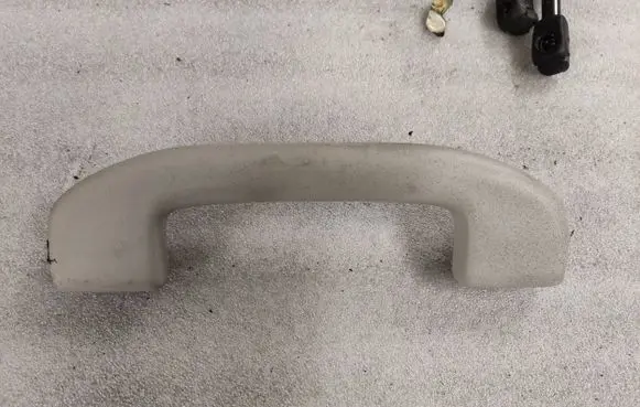 Nissan Leaf II (ZE1) A set of handles for the ceiling 