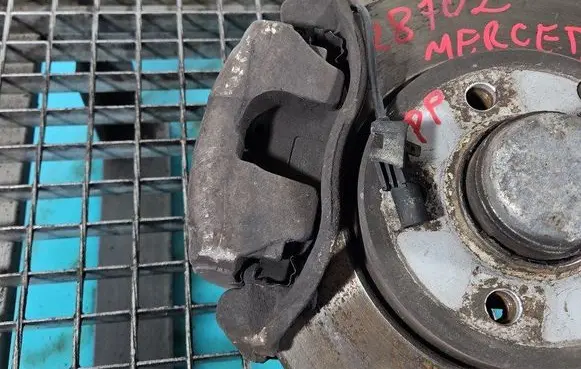 Front brake caliper