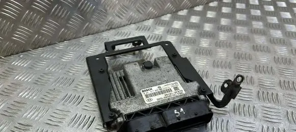 KIA Sportage Engine control unit/module 391012F570 0281017046