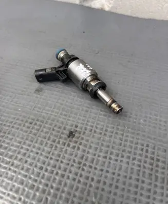 Audi A4 S4 B8 8K Fuel injector 06H906036G
