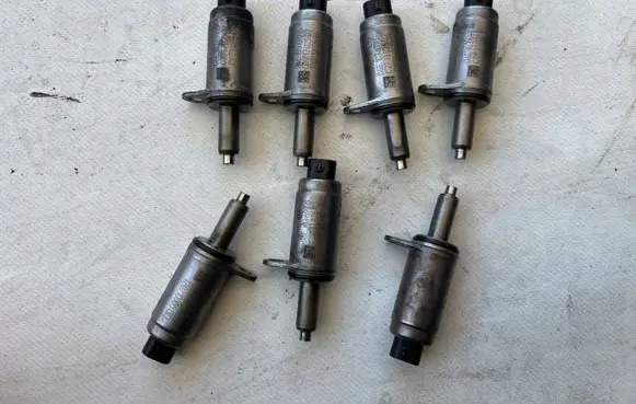 Audi A4 S4 B8 8K Camshaft vanos timing valve 06E103697G