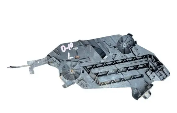 Skoda Octavia Mk2 (1Z) Headlight/headlamp mounting bracket 17035202