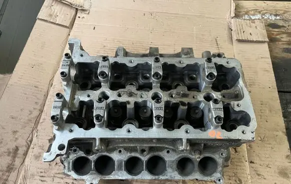 Jeep Grand Cherokee Engine head 90352082F