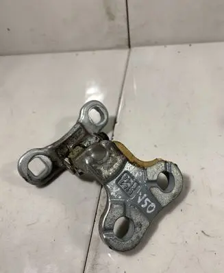 Volvo V50 Front door upper hinge 30784889