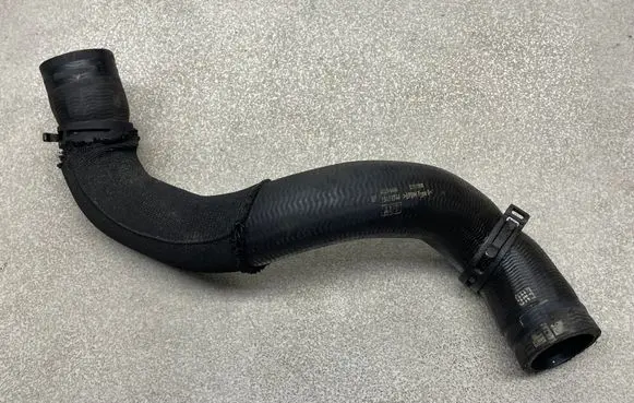 Opel Insignia B Engine coolant pipe/hose 13478744 422346486