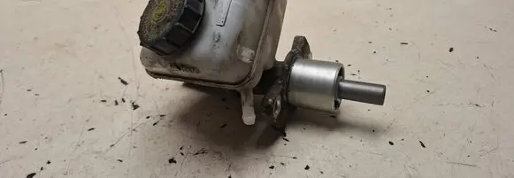 Master brake cylinder