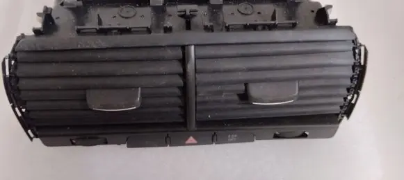 Audi Q7 4L Dash center air vent grill 4L0820951