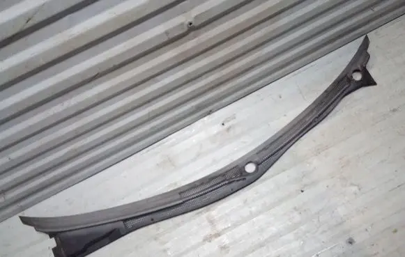 Chrysler Sebring (ST-22 - JR) Windshield trim MR322153