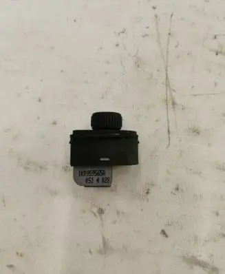 Volkswagen Golf V Wing mirror switch 1K0959565A 051402S