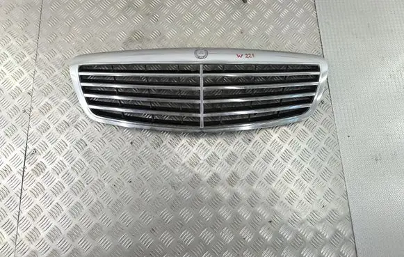 Mercedes-Benz S W221 Front bumper upper radiator grill A2218800083