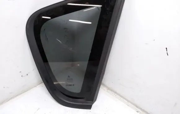 Mitsubishi Colt Rear side window