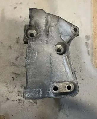 Nissan Qashqai Engine mounting bracket 112317173R 112317173